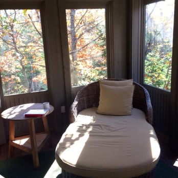 Hidden Pond - Cozy place to read and have coffee - Resorts Near Me - Kennebunkport, Maine