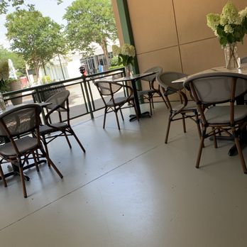 Lyra's Natural Kitchen - Back patio - Southern Near Me - Richmond, Virginia