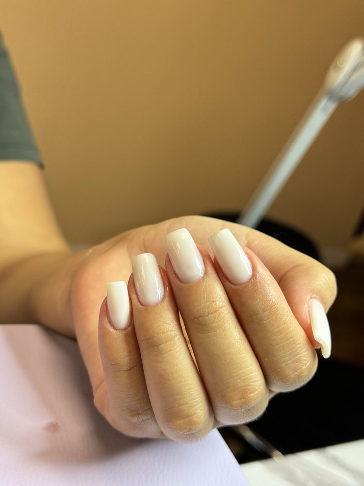 Anna Martirosian Nails Logo