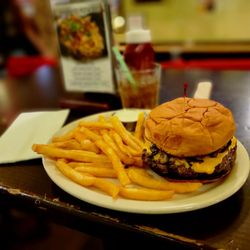 Killarney's Irish Pub & Grill - Build Your Own Burger!
