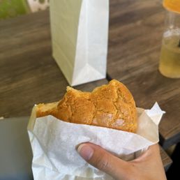 Pineapple Bun with Butter Pineapple Bun with Butter
