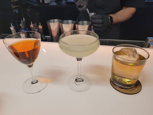 Daiquiris & Daisies by null