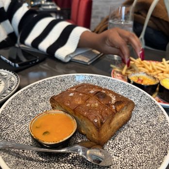 Amore - Appetizer: Focaccia - Steakhouses Near Me - Fort Wayne, Indiana