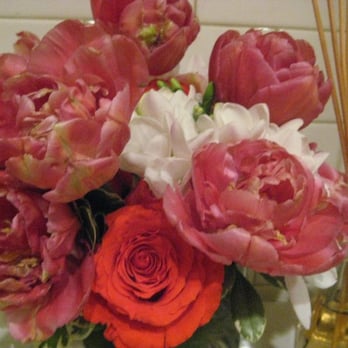 Uva - flowers in the bathroom - Italian Near Me - New York, New York Uva - flowers in the bathroom - Italian Near Me - New York, New York
