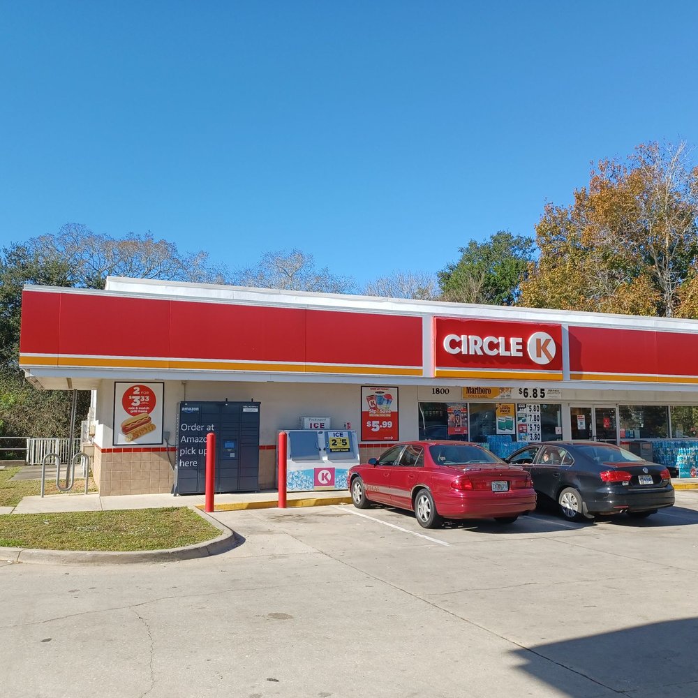 Circle K - two cars parked in a parking lot - Convenience Stores Near Me - Daytona Beach, Florida Circle K - two cars parked in a parking lot - Convenience Stores Near Me - Daytona Beach, Florida