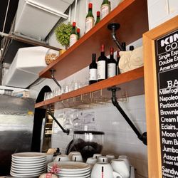 Lynora's Italian Kitchen - Wine and coffee bar