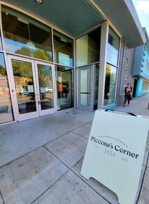 Piccone’s Corner by null