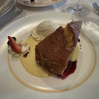 Bourbon & Fig - Bourbon cake - Lounges Near Me - Lake Ridge, Virginia