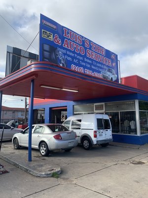 Luis's Tire Shop