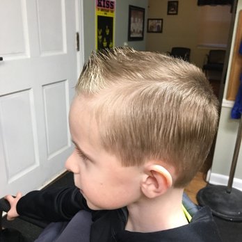 Friendly Barber Shop - Barbers Near Me - Meriden, Connecticut