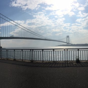 The Belt Parkway Promenade - Beautiful view of the Verrazano bridge - Parks Near Me - Brooklyn, New York