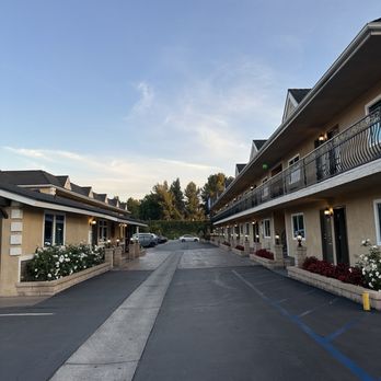 1. Walnut Inn & Suites