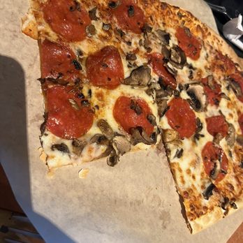 BJ's Restaurant & Brewhouse - Pepperoni Extreme Flatbread - American Near Me - Tracy, California