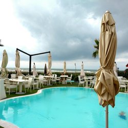 Salus Caffè - Vista mare e piscina