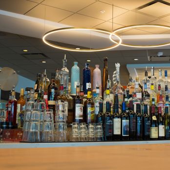 Fin & Tonic - Bar - Sports Bars Near Me - Sarasota, Florida