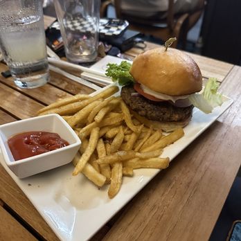 808 Craft House - Burger - Hawaiian Near Me - Kapolei, Hawaii