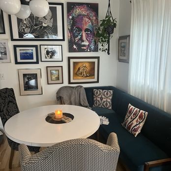 Sierra Upholstery - Beautifully reupholstered new sitting area. - Furniture Reupholstery Near Me - Los Angeles, California Sierra Upholstery - Beautifully reupholstered new sitting area. - Furniture Reupholstery Near Me - Los Angeles, California
