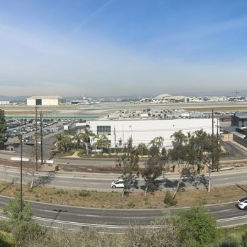 Clutter's Park - View of LAX - Parks Near Me - El Segundo, California Clutter's Park - View of LAX - Parks Near Me - El Segundo, California