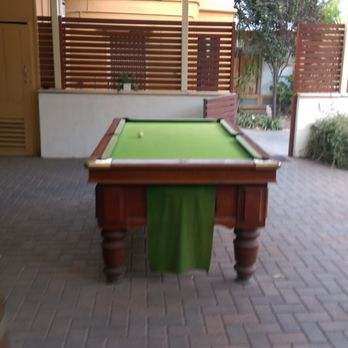 Alma Hotel - Outdoor Pool Table - Bars Near Me - Willunga, SA