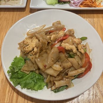 Urban Thai Restaurant - Drunken Noodle - Thai Near Me - Arlington, Virginia