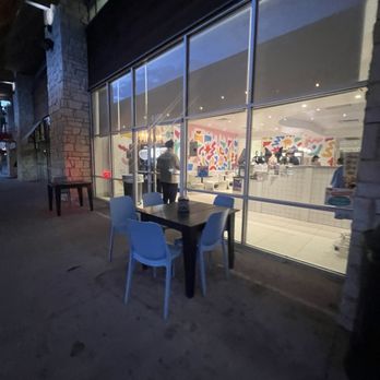 Amy's Ice Creams - Outside seating - Ice Cream & Frozen Yogurt Near Me - Bee Cave, Texas