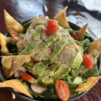 Bungalu - Hummus avocado salad with no onions. I hate them, and had no problems with my special order. - Puerto Rican Near Me - Rio Grande, Puerto Rico