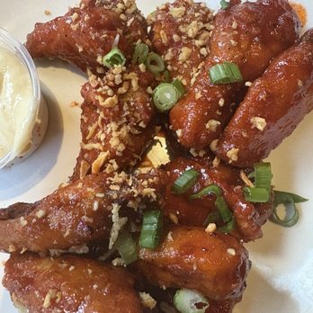 Yard House - 10 Crispy Traditional Wings - New American Near Me - Atlanta, Georgia