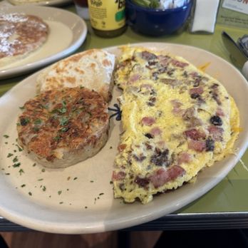 Snooze - Ham, Egg, Green Chili Omelette - Breakfast & Brunch Near Me - Denver, Colorado Snooze - Ham, Egg, Green Chili Omelette - Breakfast & Brunch Near Me - Denver, Colorado