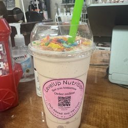 LevelUp Nutrition - Fruity pebbles protein shake