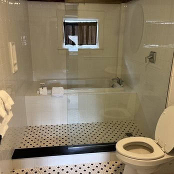 Woodbound Inn - Hotels Near Me - Rindge, New Hampshire