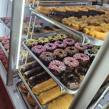 Ontario Donuts - More Fresh Donuts !! - Donuts Near Me - Ontario, California
