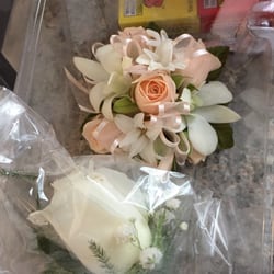 Merrimack Flower Shop & Greenhouse - Daughters dress is peach ordered peach roses for both her & date. Clearly was a mistake & after questioned missing boutonnière