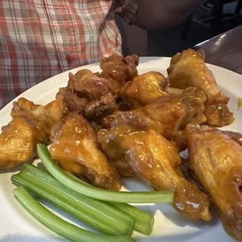 Dick's Wings And Grill San Pablo - Smoky Mountain Gold Sauce wings - Sports Bars Near Me - Jacksonville, Florida Dick's Wings And Grill San Pablo - Smoky Mountain Gold Sauce wings - Sports Bars Near Me - Jacksonville, Florida