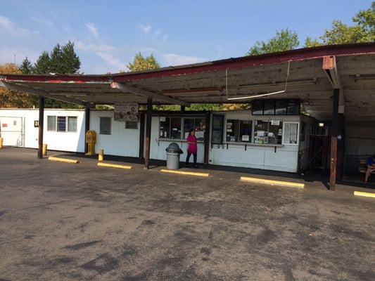 K & R Drive-Inn by null