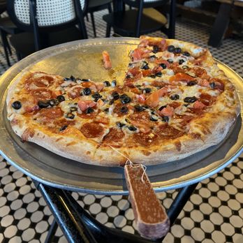 Pizza Fiore - Pizza Near Me - Miami Beach, Florida