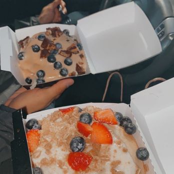 Cinnaholic - Hand-Crafted Custom Cinnamon Roll - Bakeries Near Me - Schaumburg, Illinois