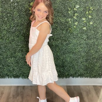 BlownAway Dry Bar - Cute backdrop - Blow Dry/Out Services Near Me - Fullerton, California