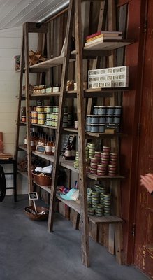 Girl Meets Dirt by null