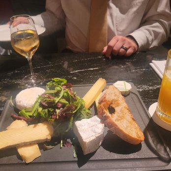 La Terrasse du 7eme - Cheese board - Brasseries Near Me - Paris, 75