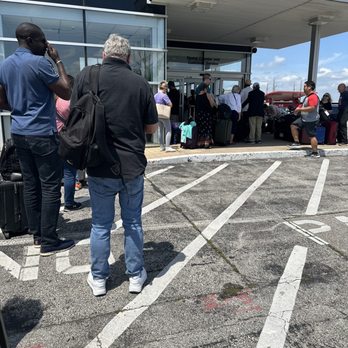 Avis - 2 hours and still in line.  WORST customer support ever. - Car Rental Near Me - Saint Louis, Missouri
