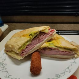 This is what a cuban sandwich looks like. Totally NOT! What this place servers. This is what a cuban sandwich looks like. Totally NOT! What this place servers.