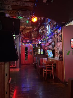 Barney's Beanery by null