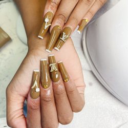 M Nails