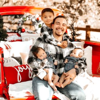 Mari Lopez Photography - Christmas family pics 2021 - Session Photography Near Me Mari Lopez Photography - Christmas family pics 2021 - Session Photography Near Me