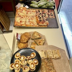 Panificio Barozzi - Pizza slices and other treats