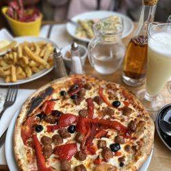 Helio's Pub - Pizza