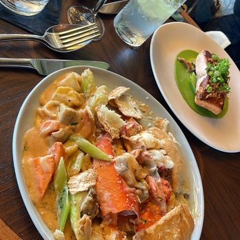 The Bungalow Kitchen - Lobster pot pie and salmon - New American Near Me - Tiburon, California The Bungalow Kitchen - Lobster pot pie and salmon - New American Near Me - Tiburon, California