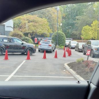 Swig - Drive-thru line - Beverage Store Near Me - Atlanta, Georgia