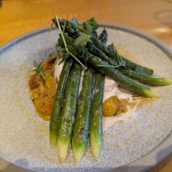 Le Caveau Restaurant - Pan roasted asparagus - Canadian (New) Near Me - Grand Pré, Nova Scotia