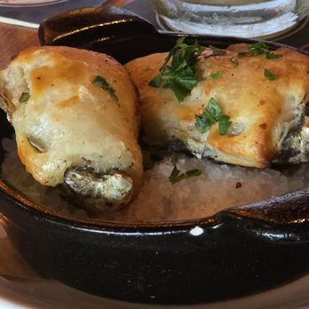 Elliott's Oyster House - Garlic Baked Oysters - Seafood Near Me - Seattle, Washington Elliott's Oyster House - Garlic Baked Oysters - Seafood Near Me - Seattle, Washington